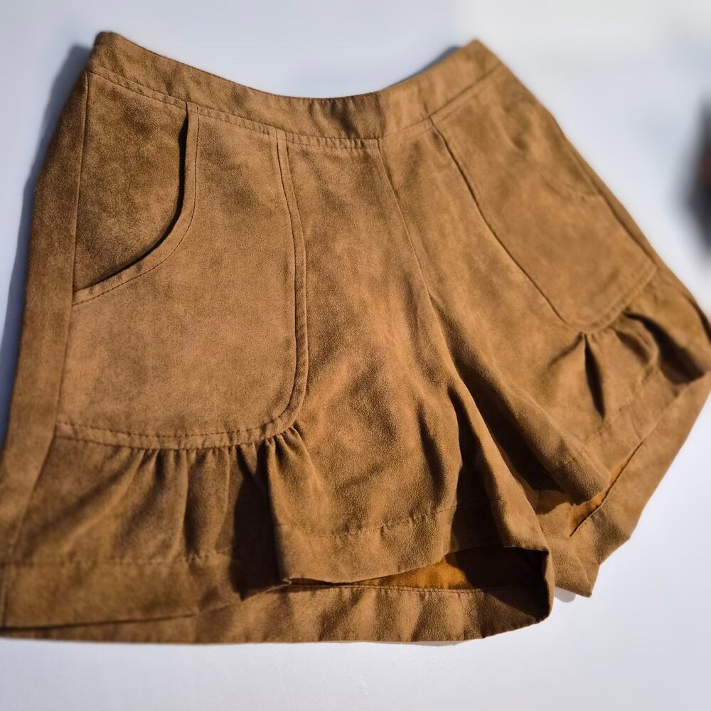 Zoe & Rose Band of Gypsies Faux Suede Ruffle Hem High Waist Shorts Camel M - Picture 8 of 8